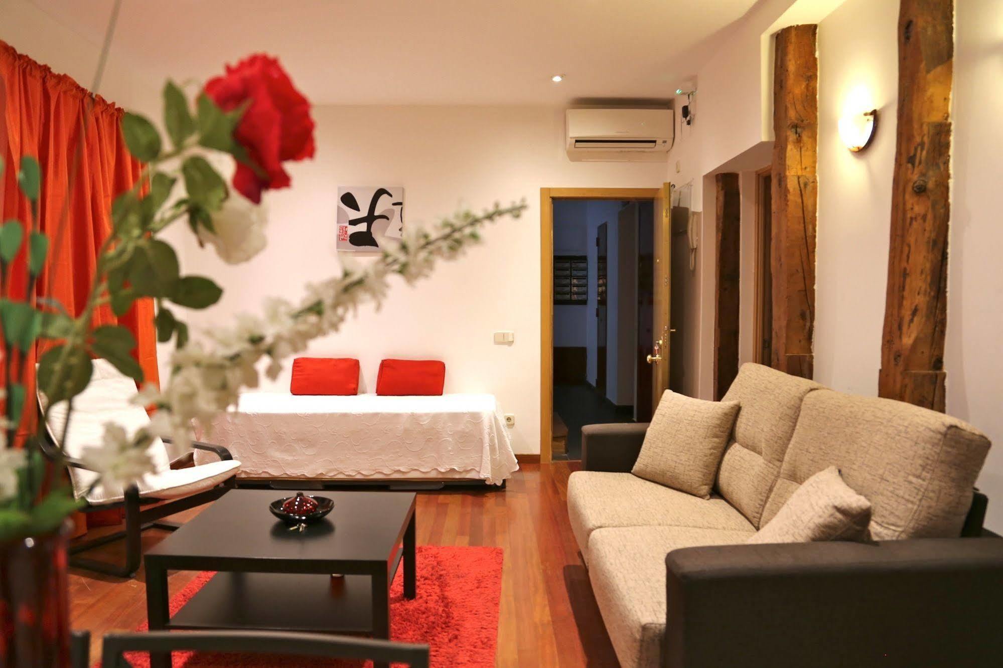 Prado Apartments Madrid Exterior photo