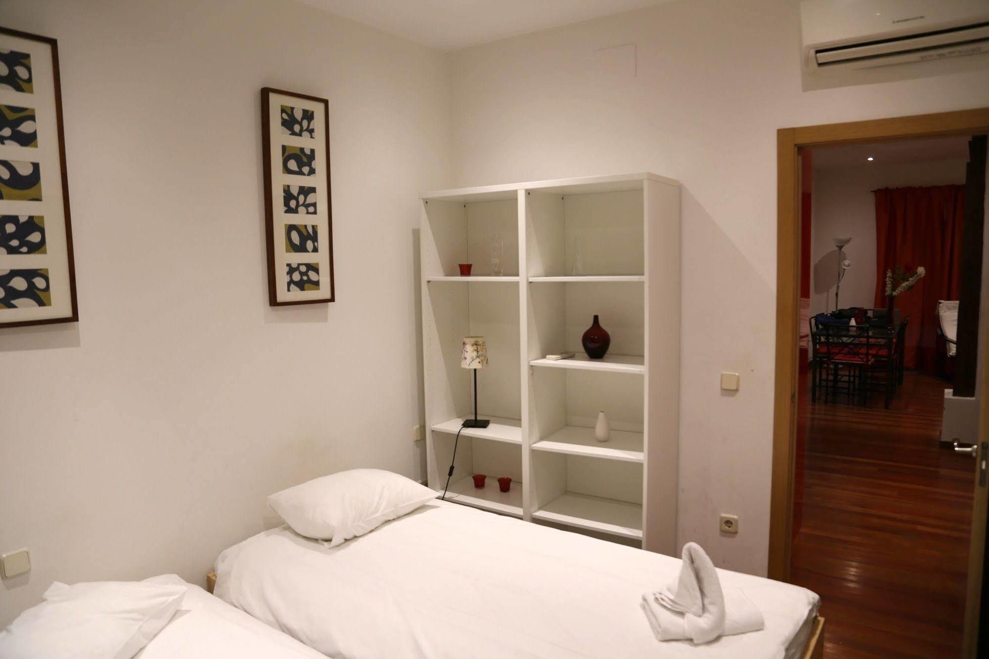 Prado Apartments Madrid Exterior photo