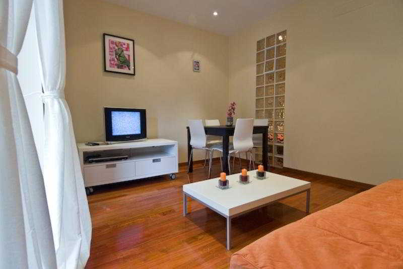 Prado Apartments Madrid Exterior photo